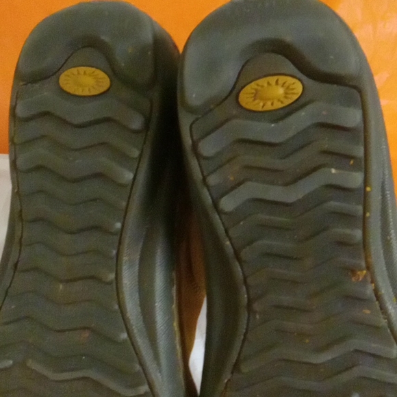 Ladies ugg boot size 9 - Picture 4 of 5